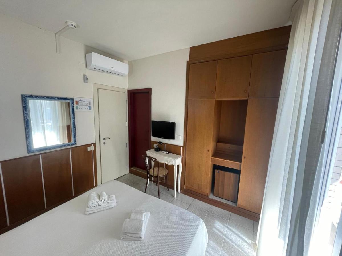Hotel Metropol Pesaro Exteriör bild