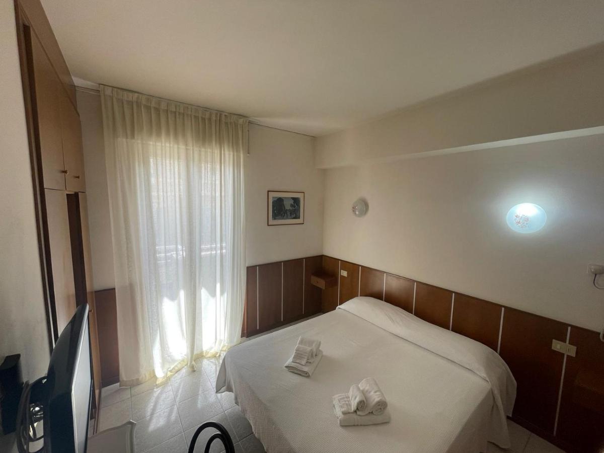 Hotel Metropol Pesaro Exteriör bild