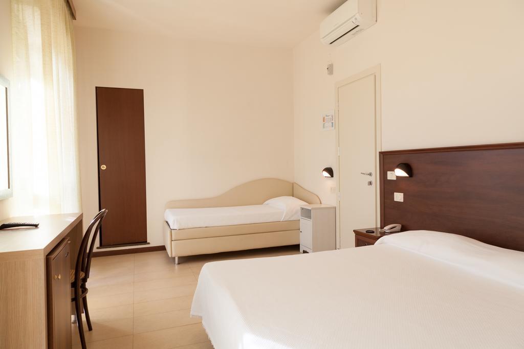 Hotel Metropol Pesaro Exteriör bild