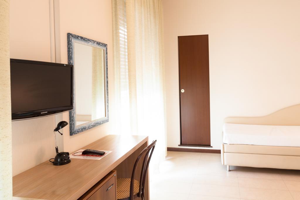 Hotel Metropol Pesaro Exteriör bild