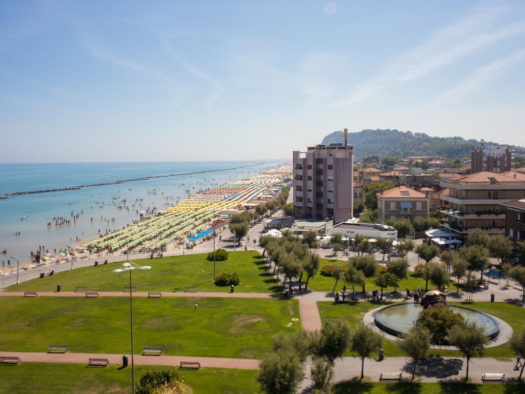 Hotel Metropol Pesaro Exteriör bild